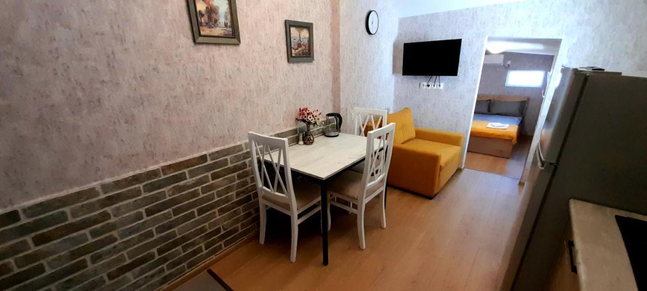 Yellow Apartment Tbilisi Exteriör bild